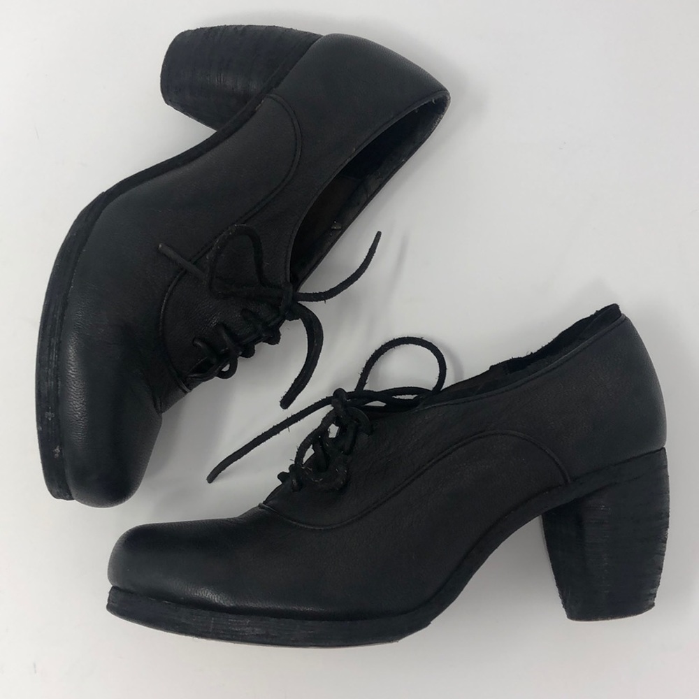 Christian Peau Round Heel Pumps